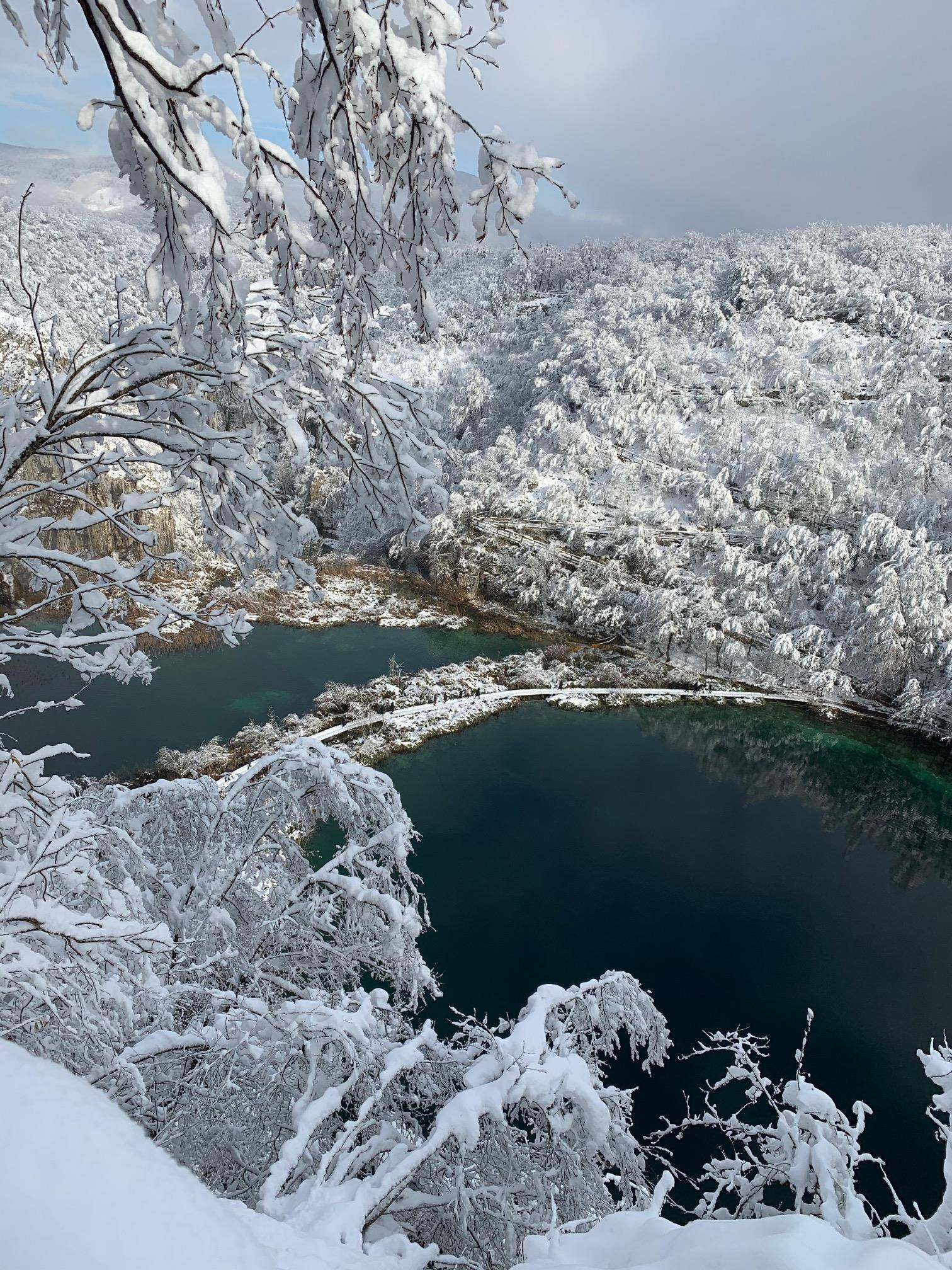 Snježna čarolija na Plitvicama: Palo je 20 centimetara snijega