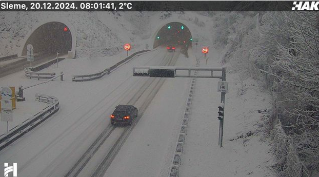 FOTO Ovako izgledaju autoceste jutros, sve pod snijegom. Nema pravca za kamione prema Istri