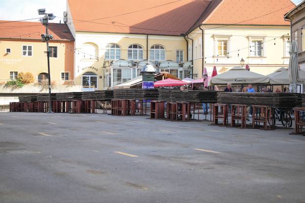 Zagreb: Zboj najavljene renovacije uklonjeni su štandovi s platoa tržnice Dolac