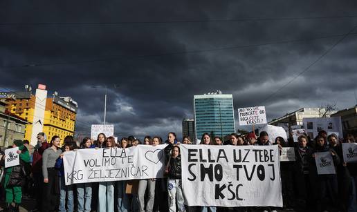 FOTO Tisu&cacute;e iza&scaron;le na sarajevske ulice:  Veliki prosvjed nakon stravi&ccaron;ne tramvajske nesre&cacute;e...