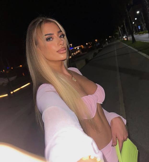 FOTO Kakve fotke! Pogledajte zavidnu liniju Lare - naše domaće fitness influencerice