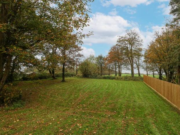 FOTO Od vojarne do top destinacije: Pogledajte kako je ratni bunker postao dom za odmor