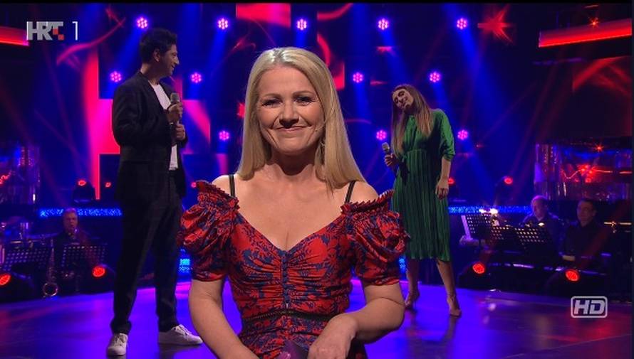 Barbara Kolar 'izbacila' dekolte u showu: Premala ti je haljina?