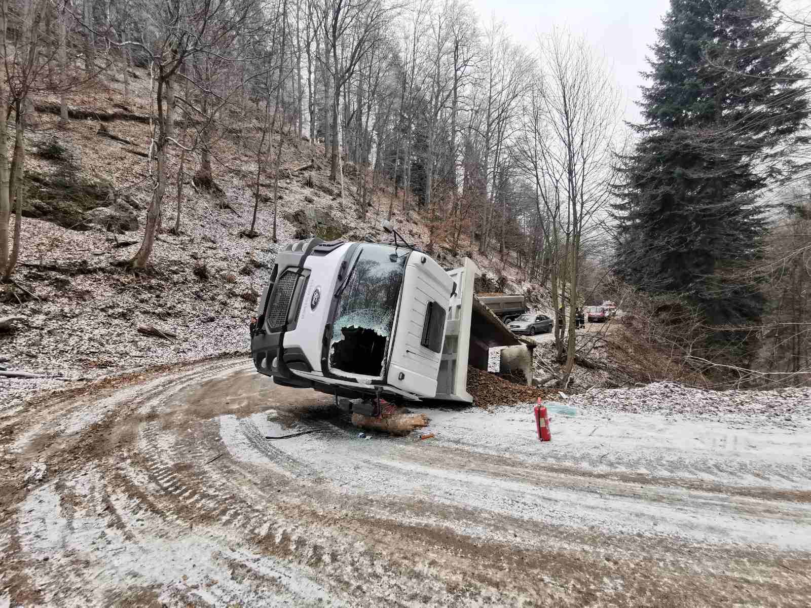 Vozač kamiona teško ozlijeđen, ali mu život nije u opasnosti