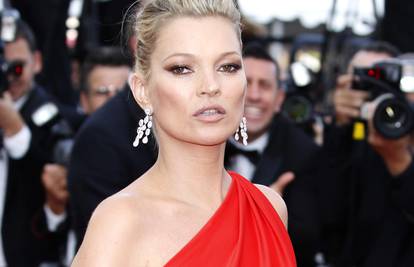 Zaprosio ju  grof: Kate  Moss se zaručila,  a u braku je s drugim