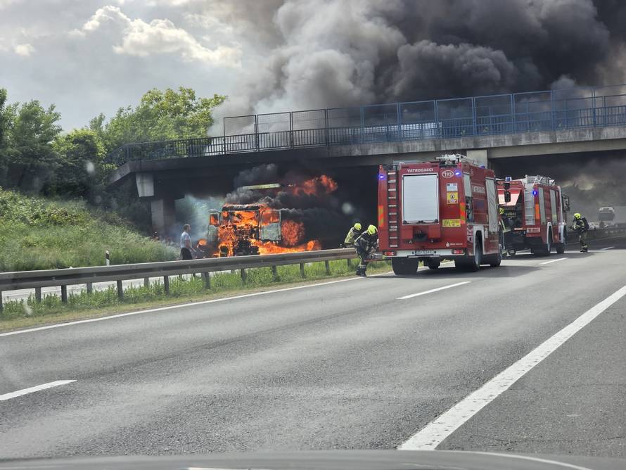 VIDEO Buktinja na A3:  Zapalio se šleper kod Svete Nedelje, kolona na obilaznici duga 4 km