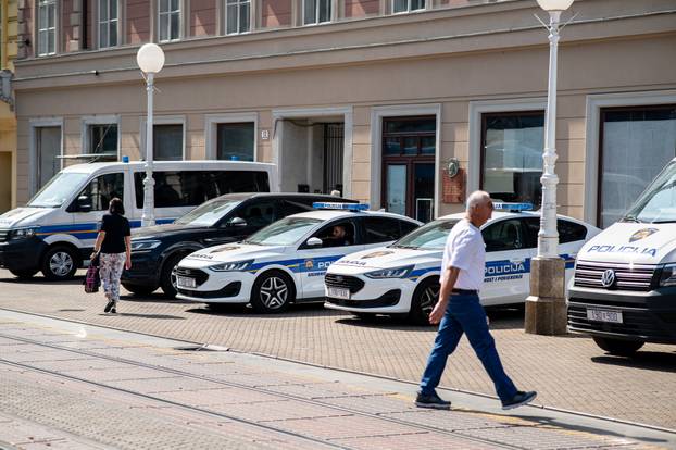 Zagreb: Javna okupljanja „Molitva krunice“ i „Ustani za slobodu“ istovremeno na Trgu