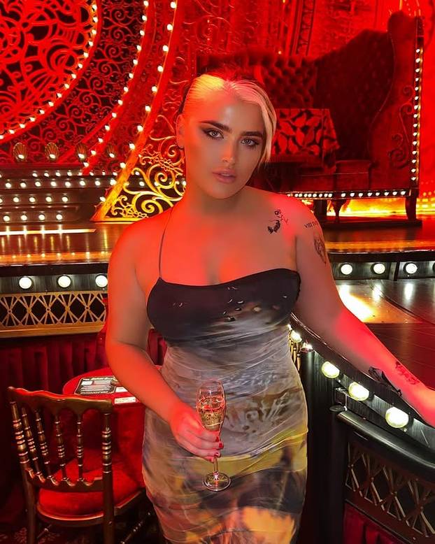 FOTO Istaknula je grudi za Dan zaljubljenih pa ju izvrijeđali: 'Slomila me tolika mržnja'