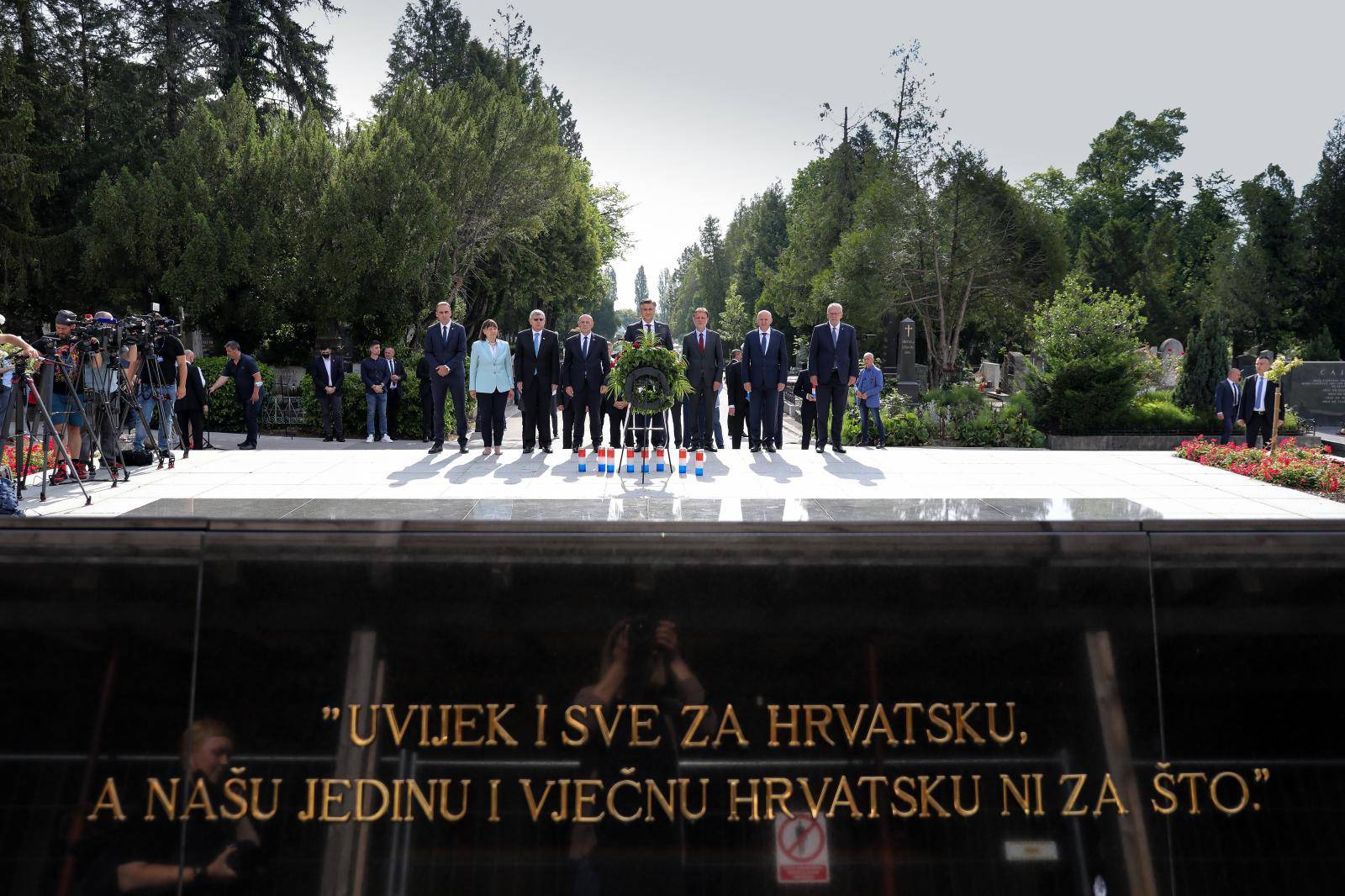 HDZ položio vijence na grob prvoga hrvatskog predsjednika dr. Franje Tuđmana