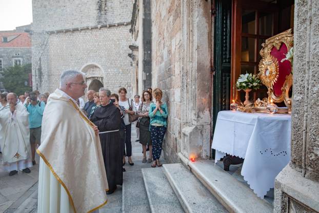 Dubrovnik: Svetom misom i procesijom obilježeno Tijelovo