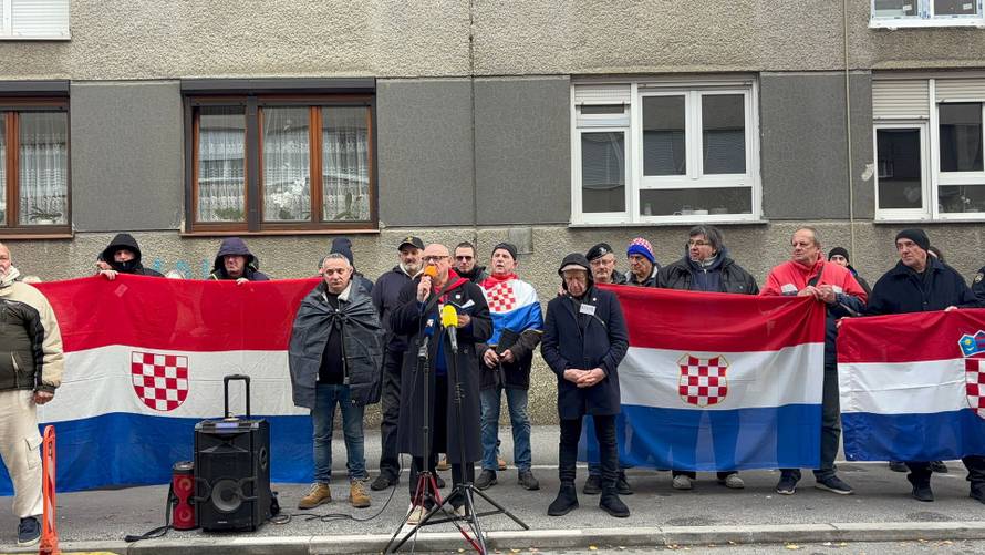 Policija pred Tomaševićevim stanom! Keleminec i Dado iz Smogovaca dovukli desničare