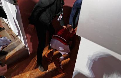 VIDEO Đoković krvario nakon udarca u glavu, imao i mučninu