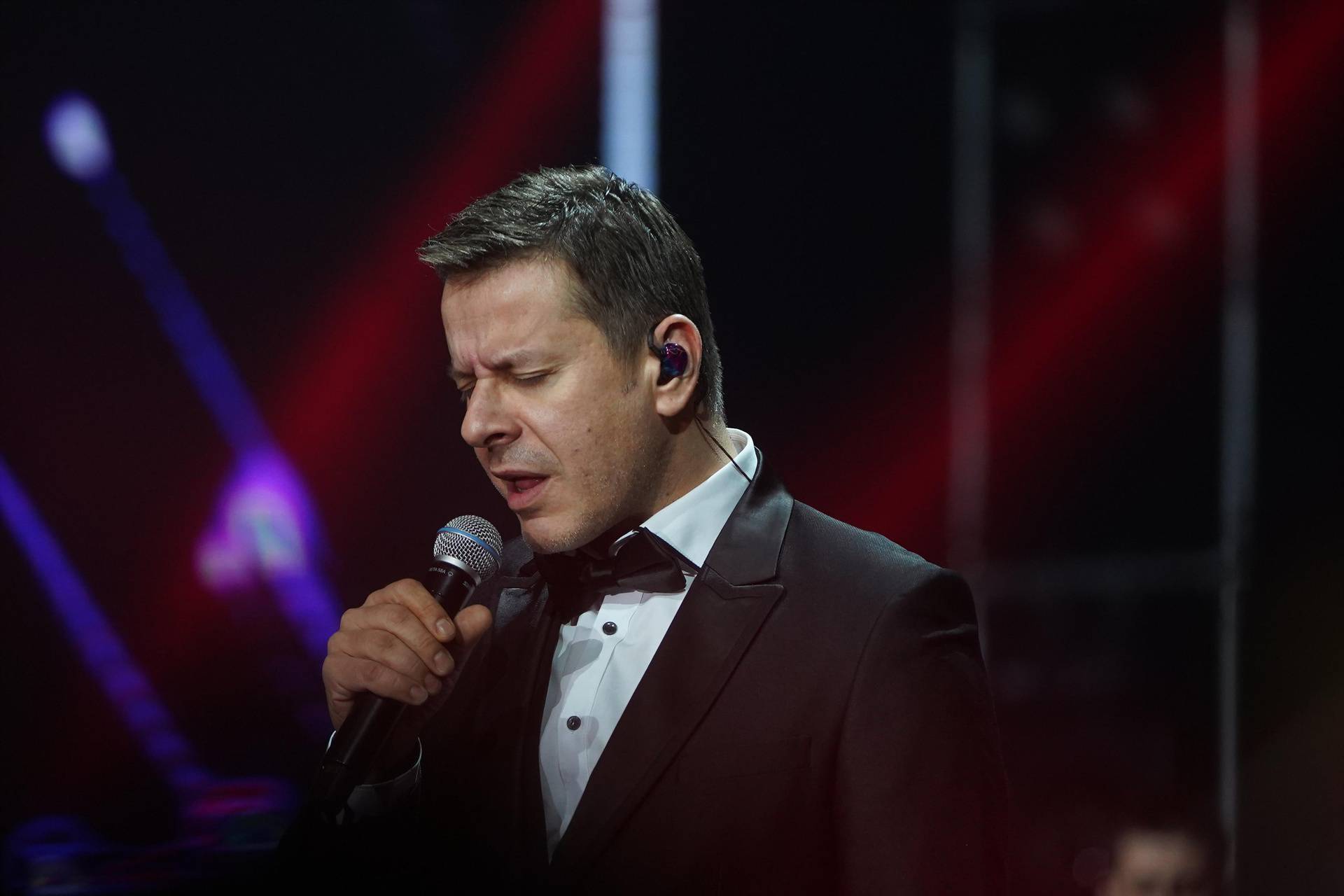Pjevač Georgiev izvrijeđao je Jadranku Kosor: 'Baš se*ete, vi ste ksenofobična budaletina'