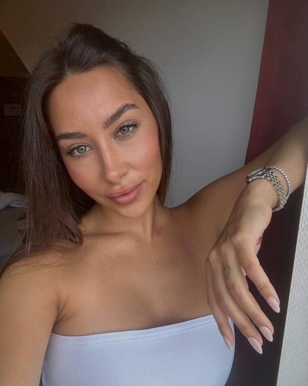 FOTO KAKVE LJEPOTICE! Ima li Španjolska najljepše WAGS-ice? Evo koga ljube Olmo i društvo...
