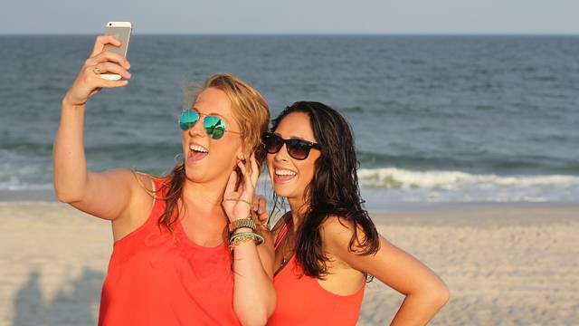 Znanstvenici dokazali: Zbog 'selfija' smo sretni i kreativniji