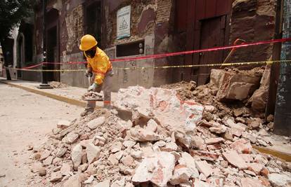 U potresu najmanje 6 poginulih
