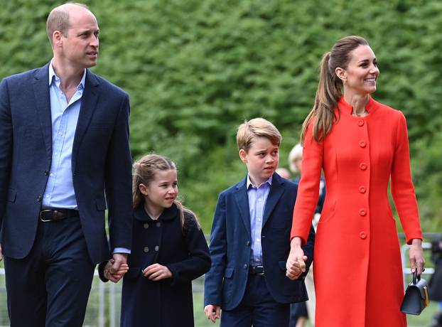 Princ William i Kate doma?ini proslave platinastog jubileja u Walesu gdje su stigli s djecom Georgeom i Charlotte 