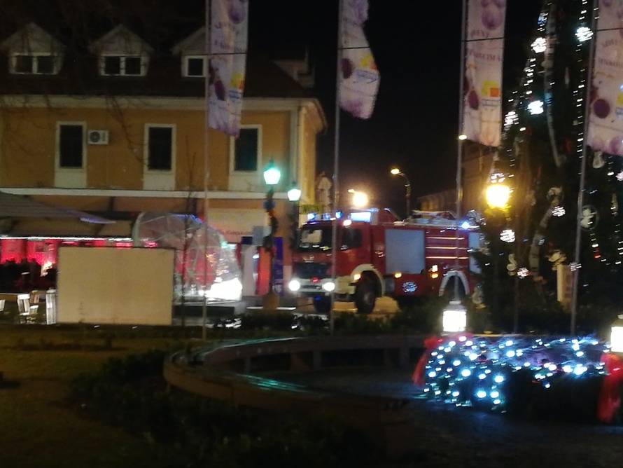 Buknule kućice u Vinkovcima, požar se proširio na gimnaziju