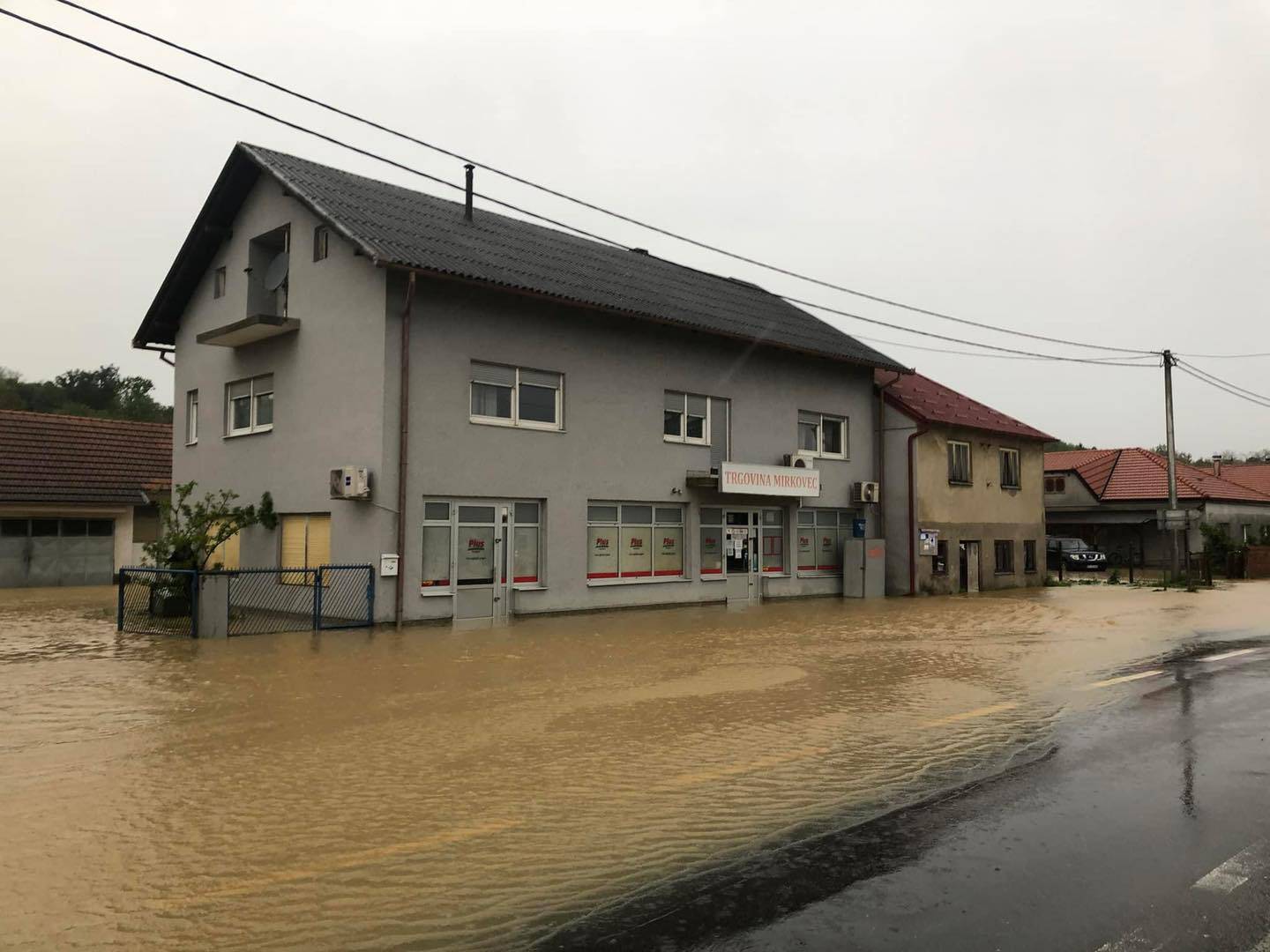 FOTO Kaos i na sjeveru, brojne ceste i kuće poplavile. Stričak: Strašno, sve snage su na terenu