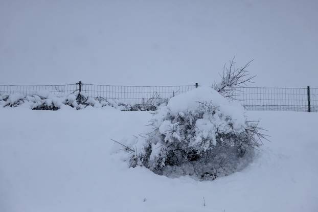 Gospić: Zbog gustog snijega otežani uvjeti vožnje na autocesti