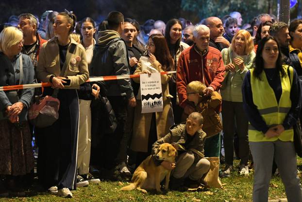 Veliki broj građana u Novom Sadu, dočekuje studente