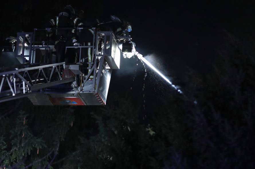 Video: Gorio kultni restoran u Zagrebu, čovjeka odvezla Hitna