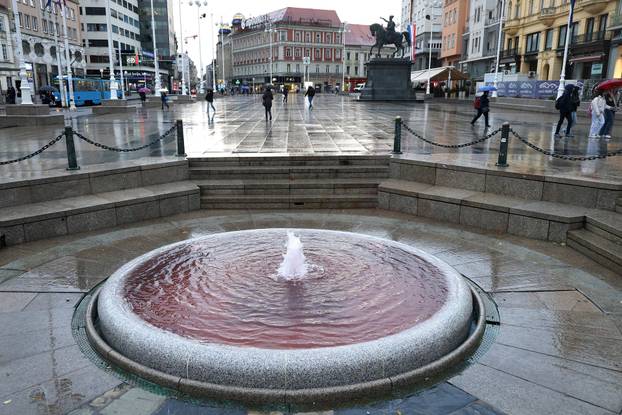 Zagreb: Manduševac obojen u crveno