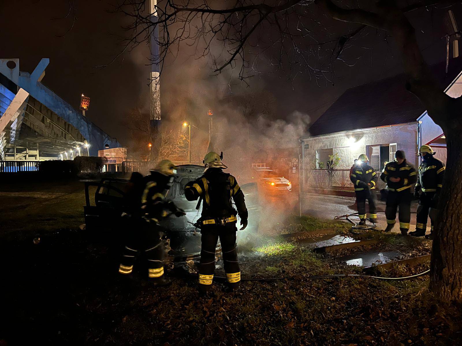 VIDEO Ispred kuće im izgorio auto: 'Čuli smo jaku detonaciju'