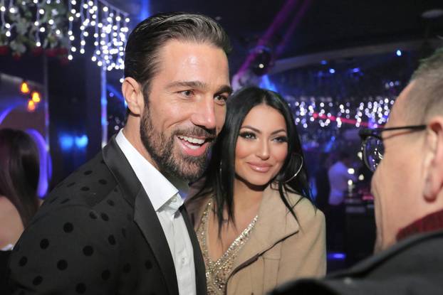 Zagreb: Hana i Gospodin Savršeni dijelili ruže u noćnom klubu Ritz i družili se s obožavateljima