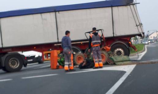 Sudarili su se kamion i traktor: Vozač traktora lakše ozlijeđen