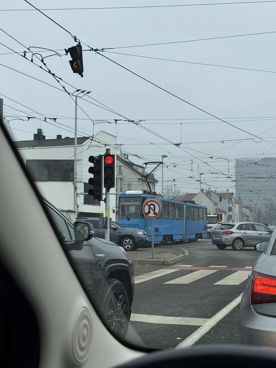 FOTO Prometni kolaps na Držićevoj zbog kvara tramvaja