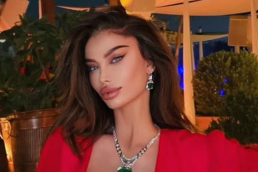 FOTO Starleta Soraja pokazala nikad veći dekolte: Grudnjak je bio višak