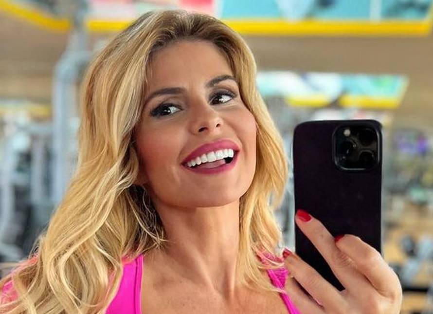 Mini bikini i plesanje na brodu: Mama Hajdukovog golmana na Ibizi oduševila svojom figurom