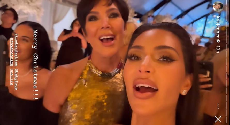 Raskošni Božić Kardashianki: Slavni pjevači zabavljali goste, sanjkali se na umjetnom snijegu