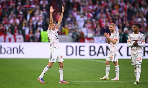 VIDEO Pogledajte kako je prepuna Allianz Arena ispratila Thomasa Müllera  ovacijama