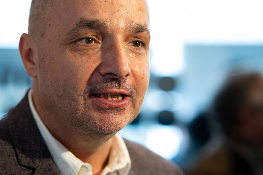 Zagreb: Otvorenje izložbe Tomislava Buntaka na kojoj predstavlja oltarni poliptih izrađen za crkvu sv. Antuna Padovanskog