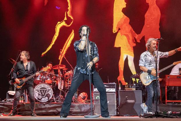 Pula: Parni valjak održao koncert u prepunoj Areni 