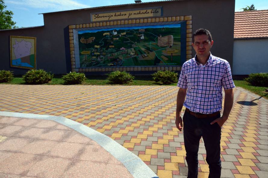 Bravo, načelniče: Neću plaću, sve dajem školarcima za knjige