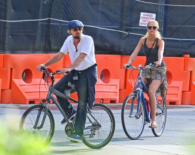 Leo & Erin Share A Romantic Sunset Bicycle Ride