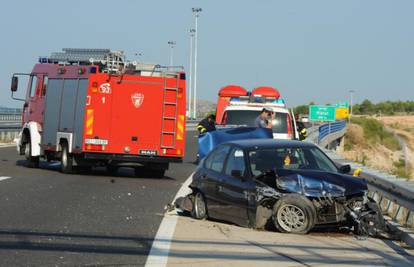 Nesreća na A1 kod Šibenika: Četvero ozlijeđenih u BMW-u