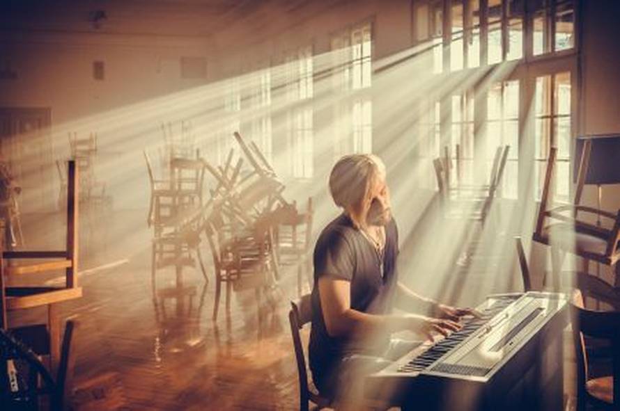 Lijepa  Ula Furlan glumi u spotu za prvi singl Nermina Puškara