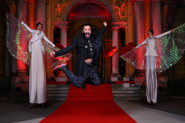 Zagreb: Dolazak uzvanika na dodjelu medijske nagrade "Večernjakova ruža" u Hrvatskom narodnom kazalištu