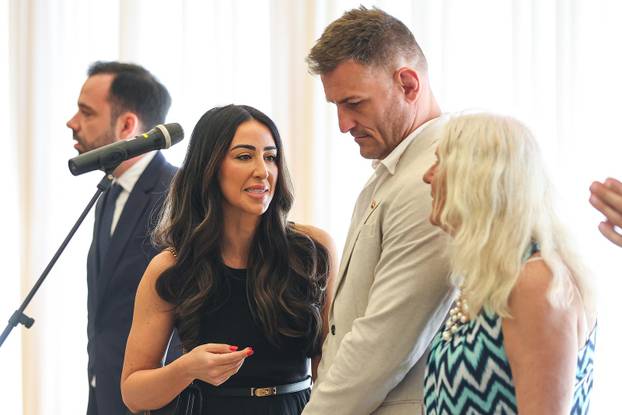 Zagreb: Predsjednik Zoran Milanović uručio je odlikovanje Stipi Miočiću