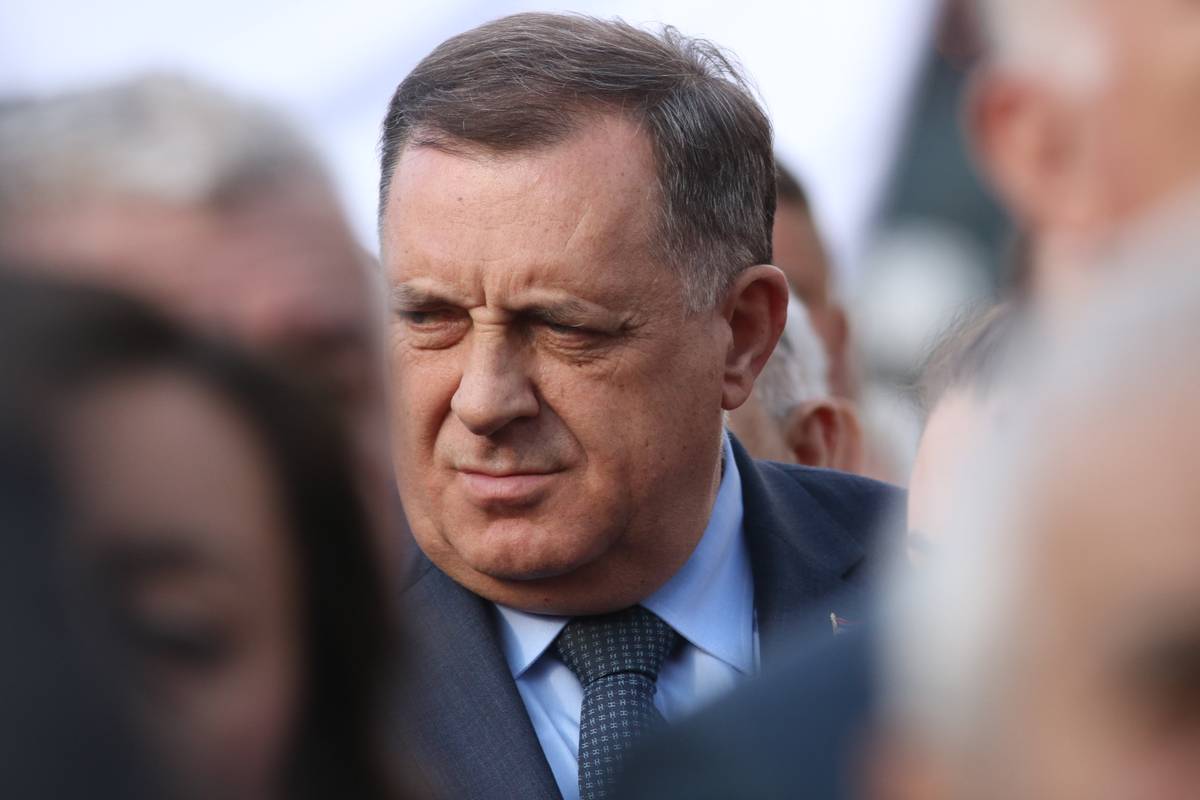 Dodik helikopterom stigao na Baniju: 'Tužan kraj, razrušeno je, iz ovog ili onog razloga...'