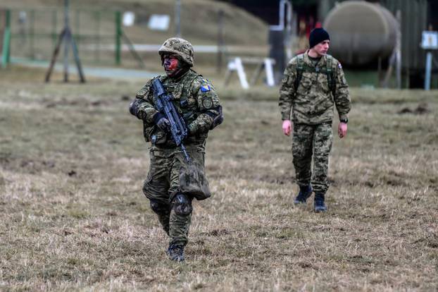 FOTO Vojni kadeti u akciji. Ovo su kadrovi sa zimskih kampova: 'Motivirani su i željni rada...'