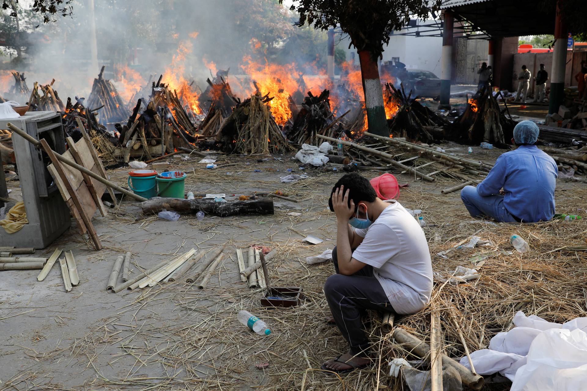 Mass cremation of those who died from COVID-19, at a crematorium in New Delhi