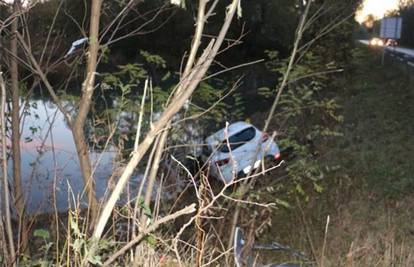 Pijana vozačica (26) autom sletjela u akumulacijsko jezero