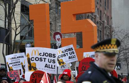Američki radnici na ulicama: Žele minimalnu satnicu od $15