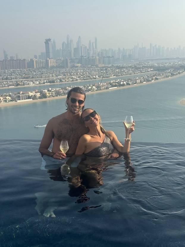 Bling, Bling! Maja i Šime feštaju u Dubaiju. Njoj na ruci sjaji sat od 50.000 eura?! Pogledajte!