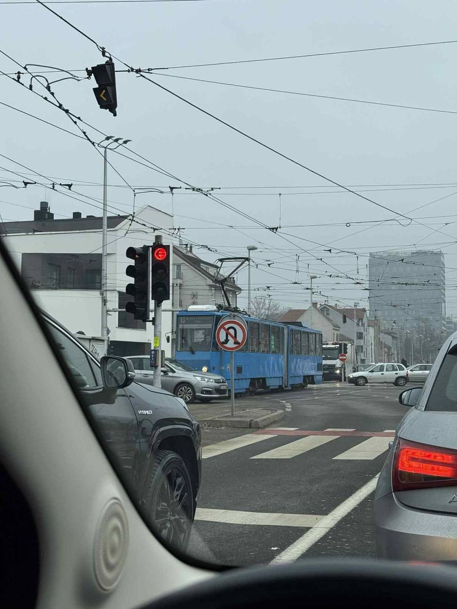 FOTO Prometni kolaps na Držićevoj zbog kvara tramvaja